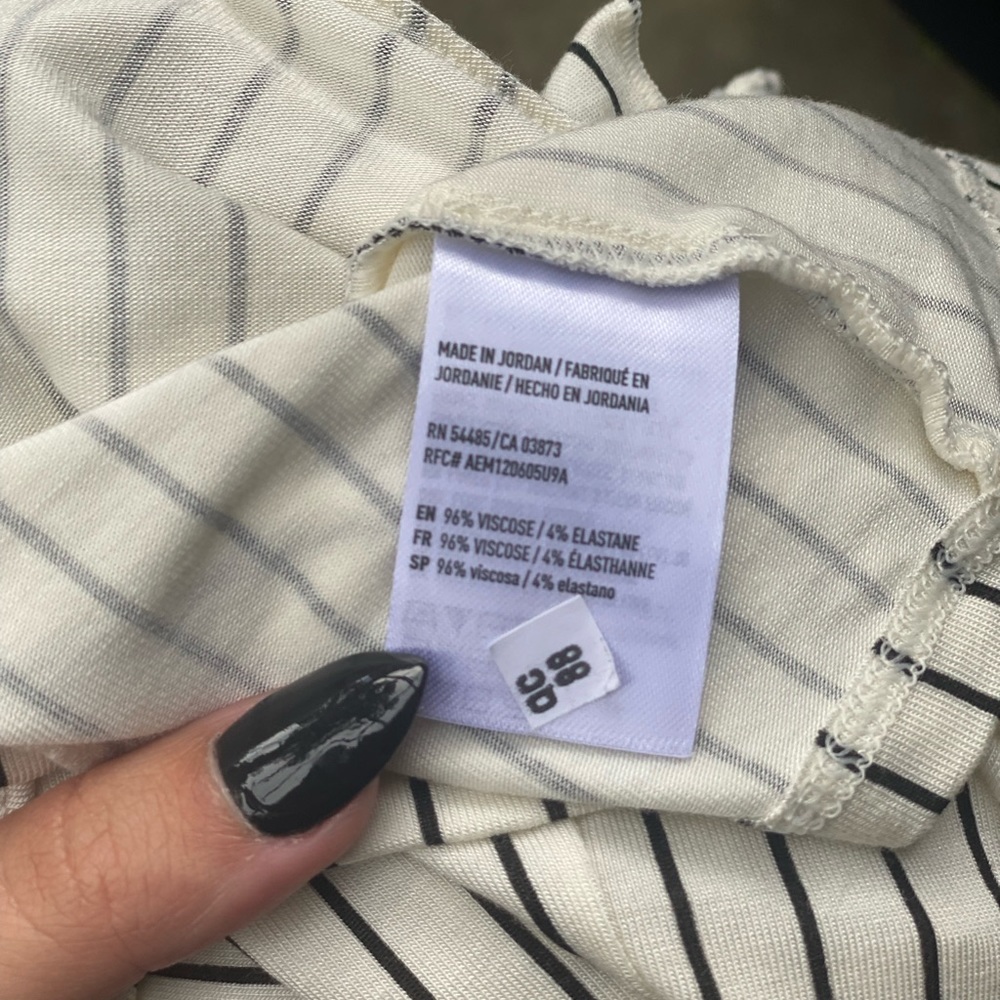 AMERICAN EAGLE Ruffle Cold Shoulder Top - Picture 5 of 5